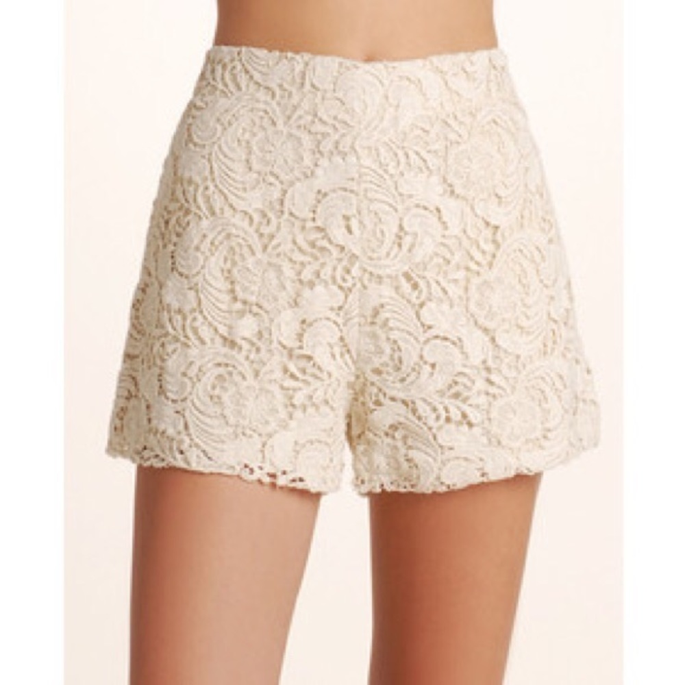 NWT! ARC & CO. Ivory Lace Shorts! Size L